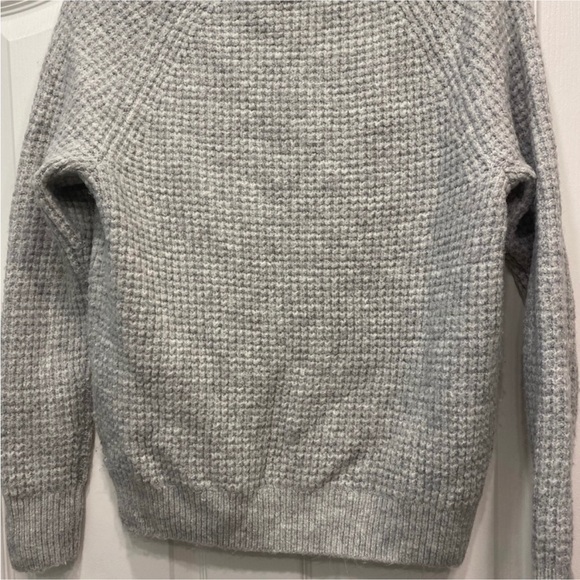 Gap Grey Knit Sweater - Picture 2 of 4